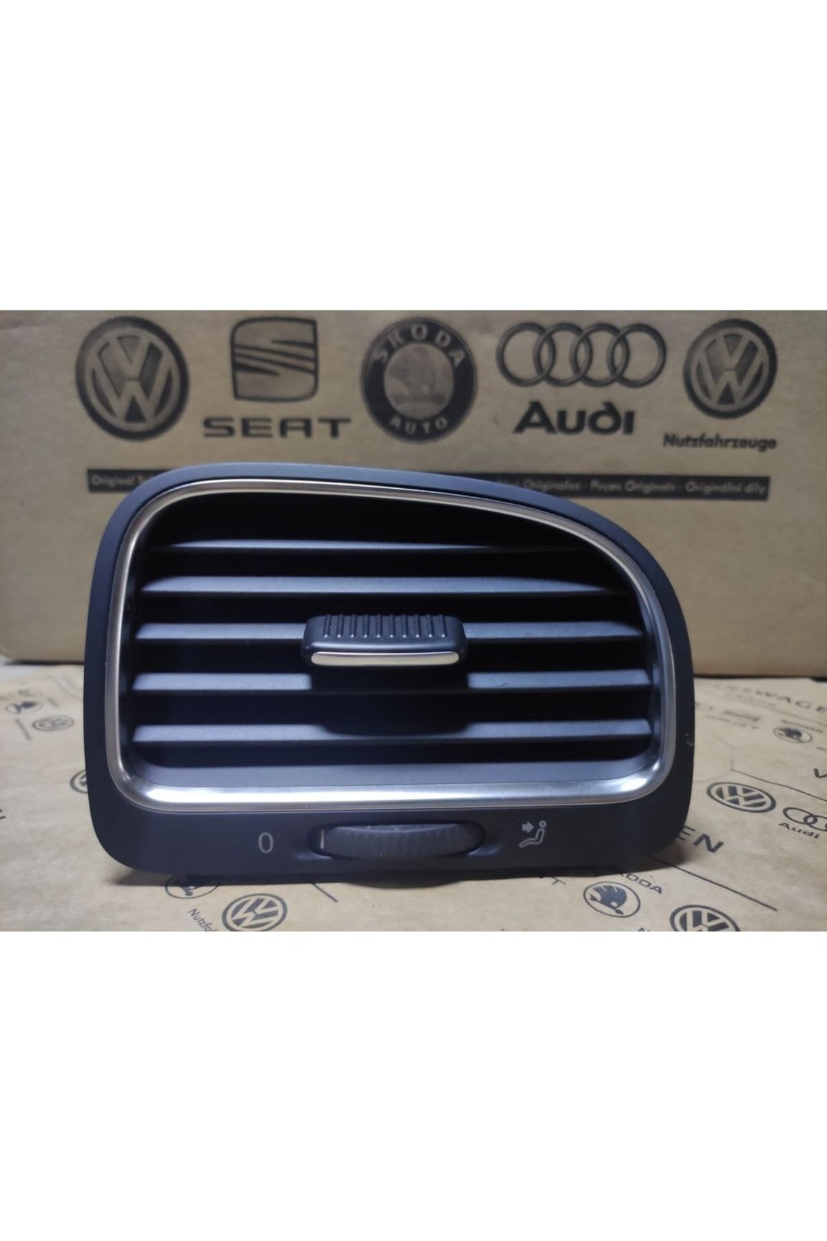 Vw Golf 6 Ön Sağ Kalorifer Üflemesi Izgarası Mafsalı 5k0819704